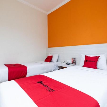 Reddoorz Plus @ Hotel Alden Makassar Exterior photo
