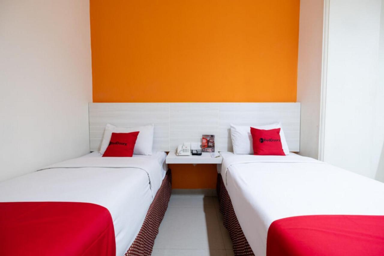 Reddoorz Plus @ Hotel Alden Makassar Exterior photo