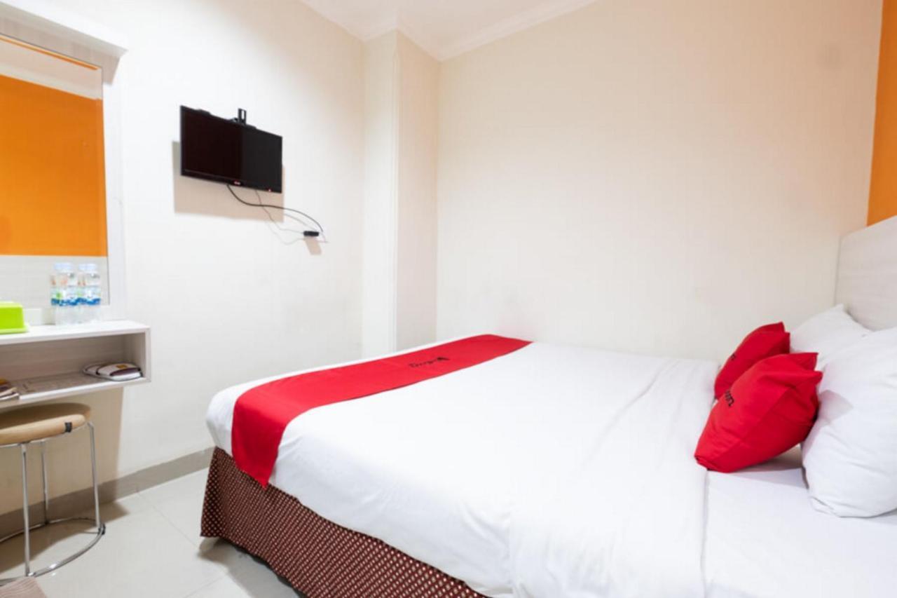 Reddoorz Plus @ Hotel Alden Makassar Exterior photo