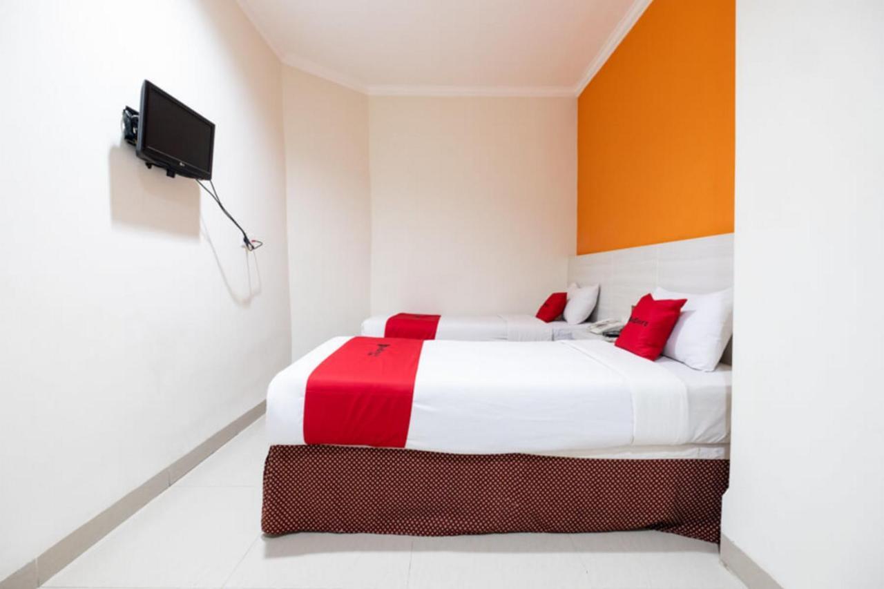 Reddoorz Plus @ Hotel Alden Makassar Exterior photo