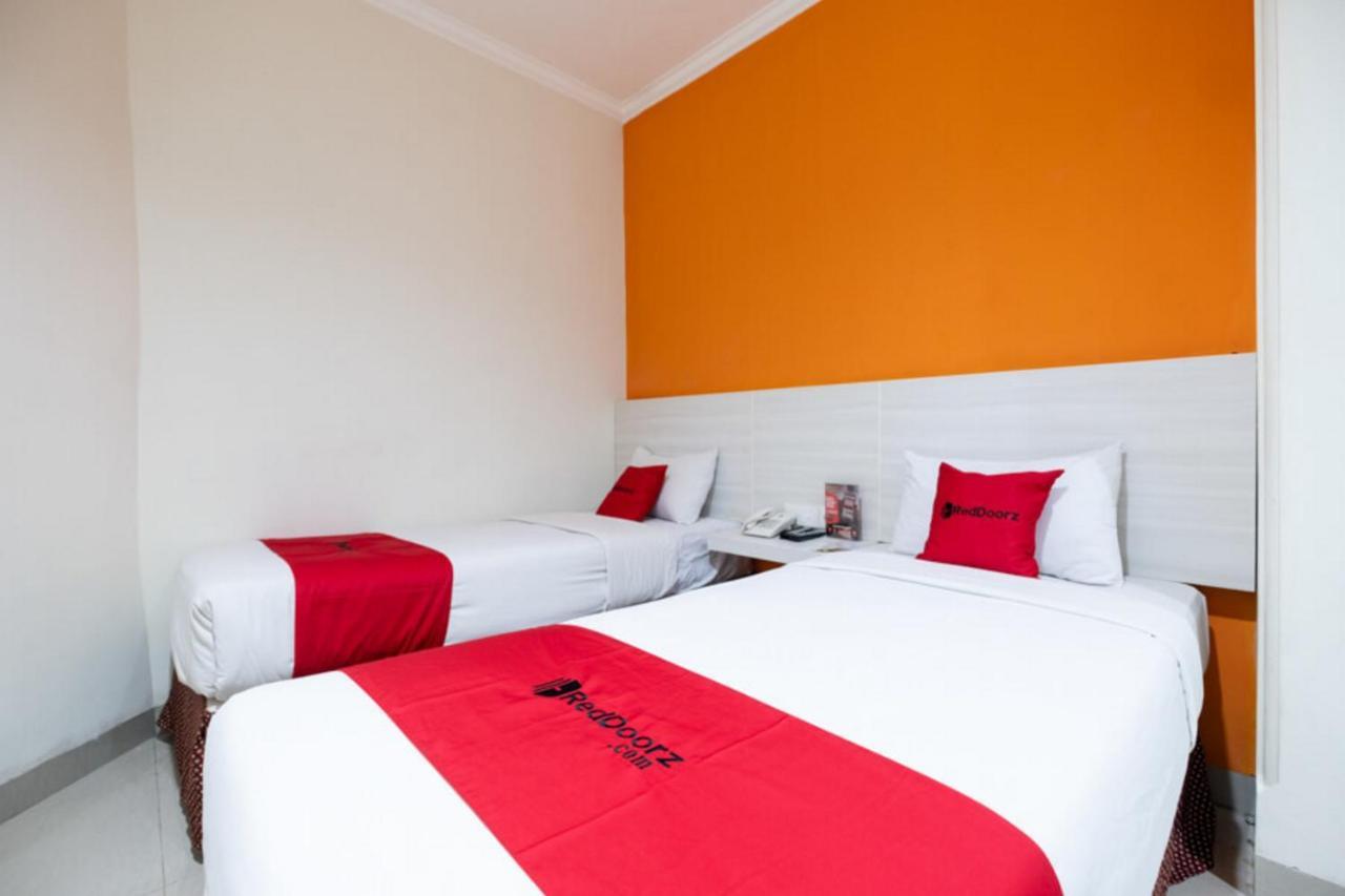 Reddoorz Plus @ Hotel Alden Makassar Exterior photo