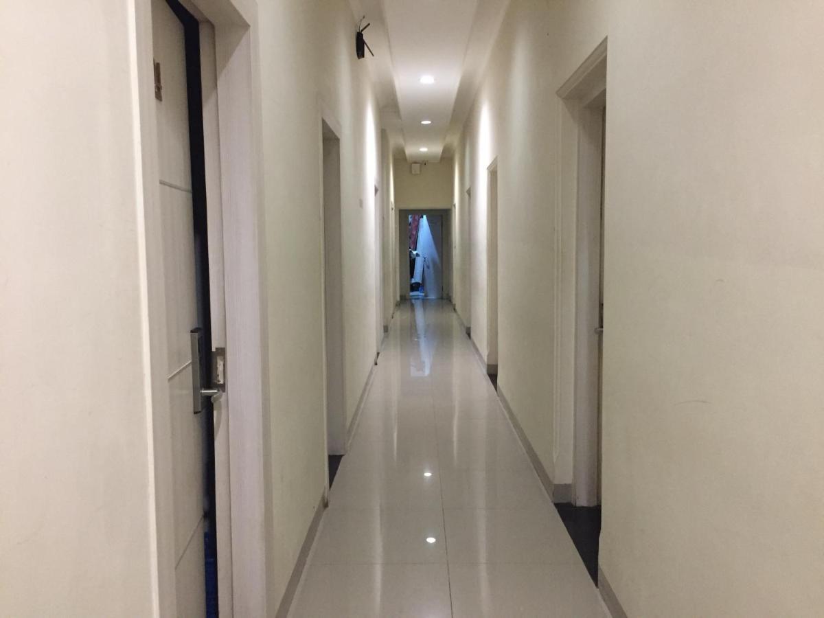 Reddoorz Plus @ Hotel Alden Makassar Exterior photo