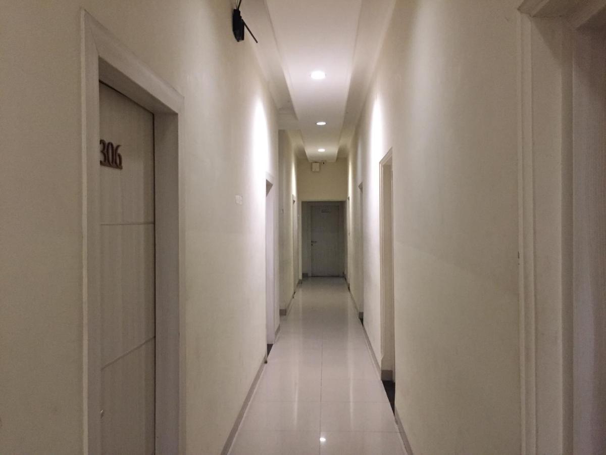Reddoorz Plus @ Hotel Alden Makassar Exterior photo